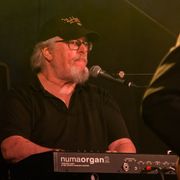 comment.user?.profileImg