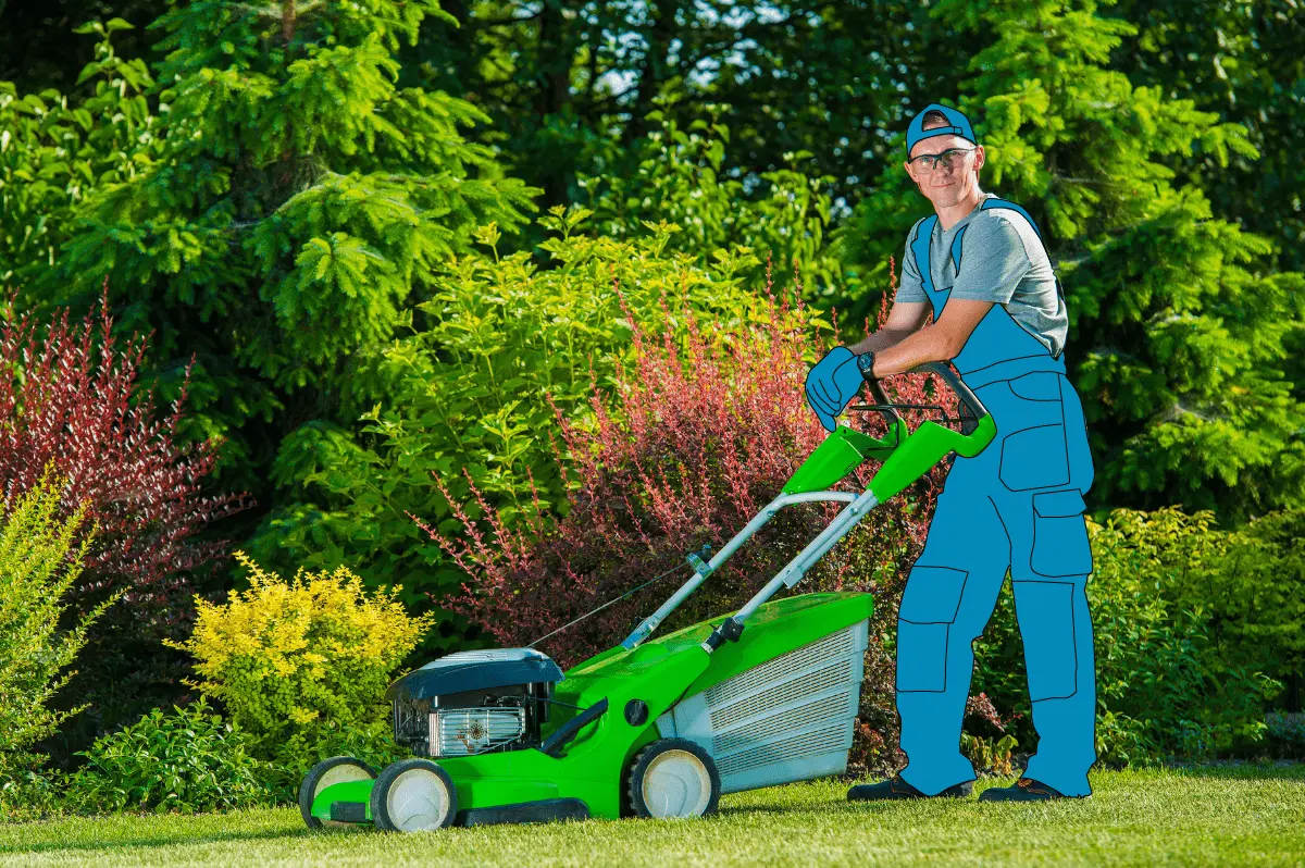 Person slår græs i en velplejet have, der fremhæver Handyhands græsslåningsservice.