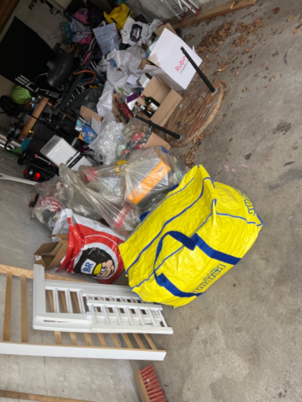 Bortkørsel af affald, pap, plast, flasker, tøj til genbrugsplads