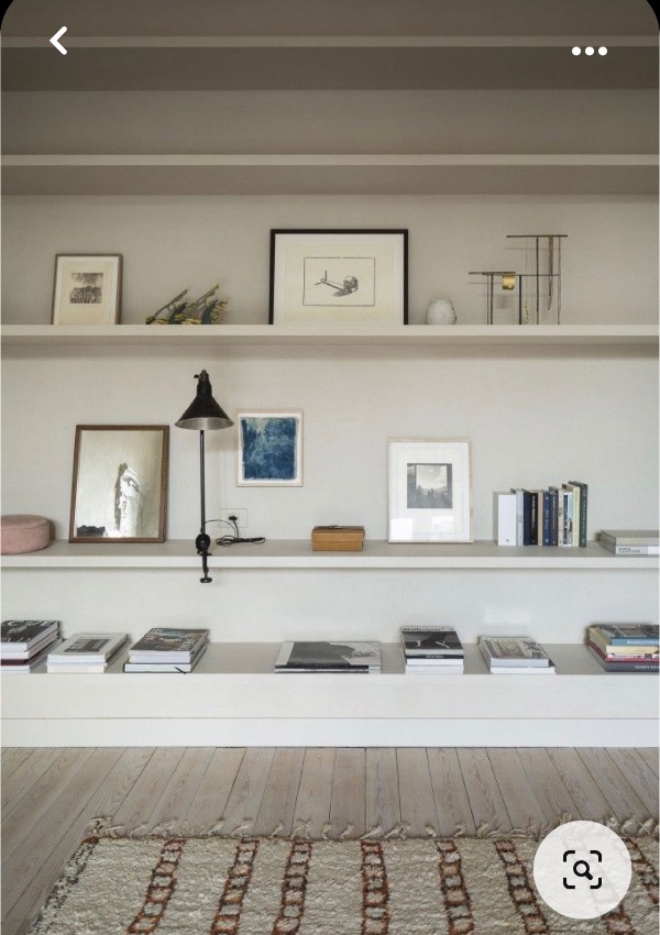 4 meget lange svævende hylder