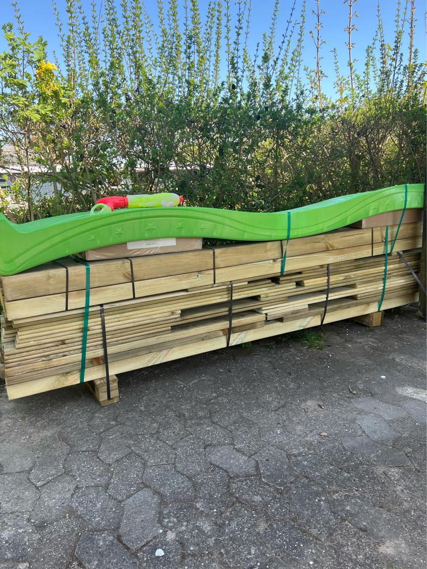 Montering af legetårn