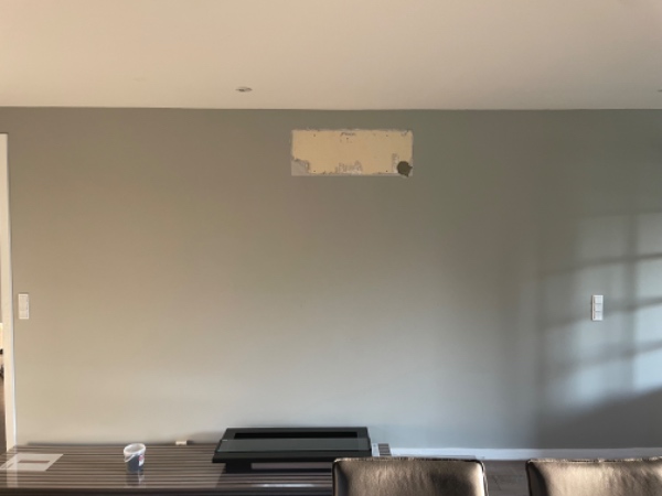 Opsætning af diverse hylder, biopejs, akustikpaneler, udendørs lamper