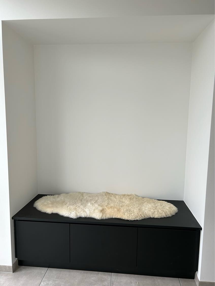 Opsætning af akustik paneler i alkove