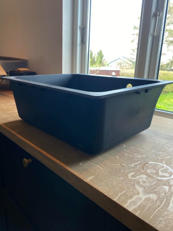 Behandling af køkkenbordplader inkl. planlimning af håndvask og komfur