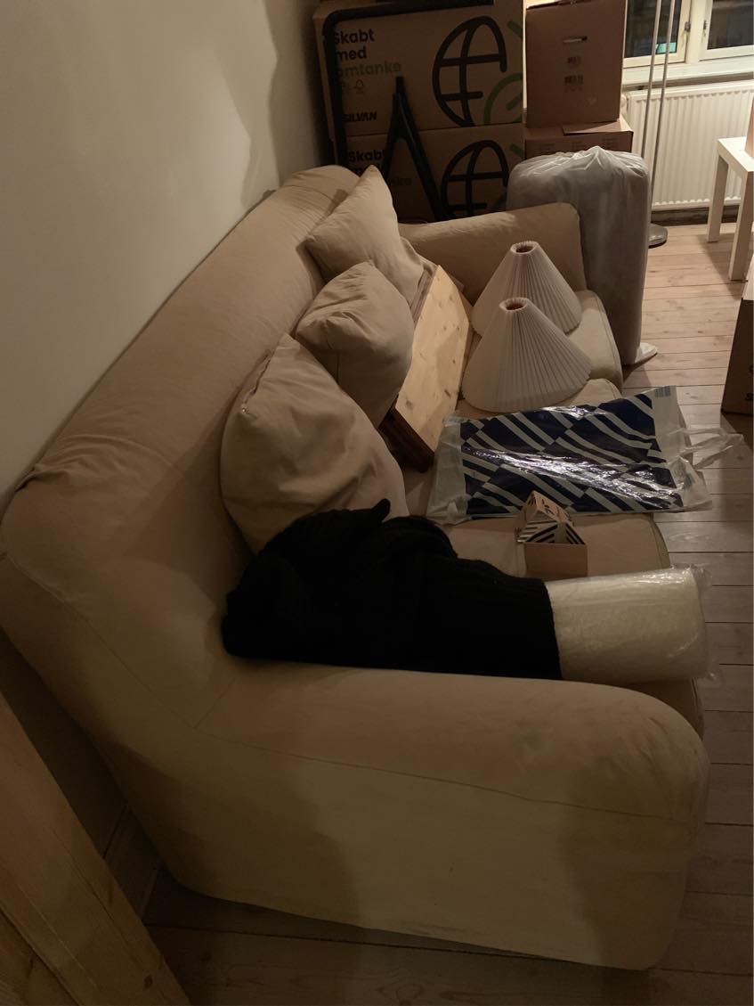 Afhentning / fjernelse af 3 pers. sofa fra 1. sal