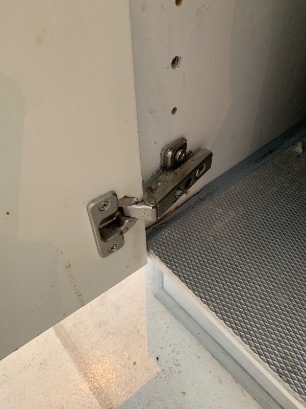 hjælp til træplade, hængsler og håndklædeholder