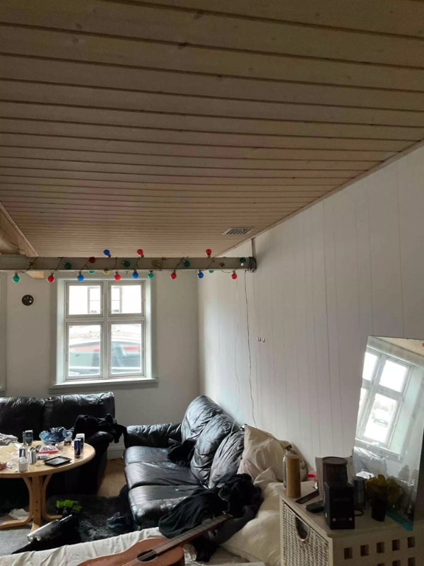 Rydning af et lille byhus i Rønne.