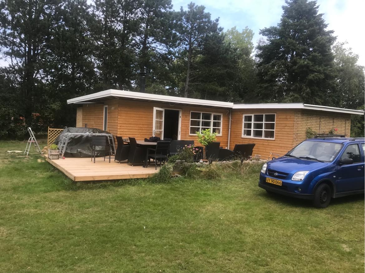 Maling af træfacade i sommerhus