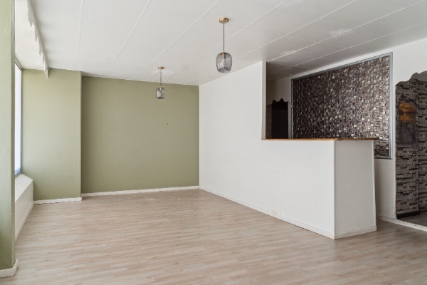 Maling af facade, små 10 kvm, samt fjerne en bardisk i et lokale