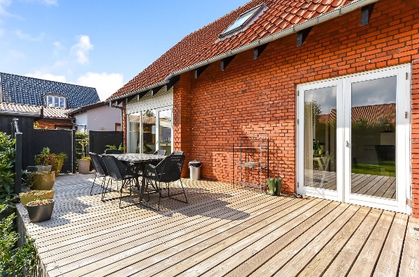 Rensning og oliering af terrasse