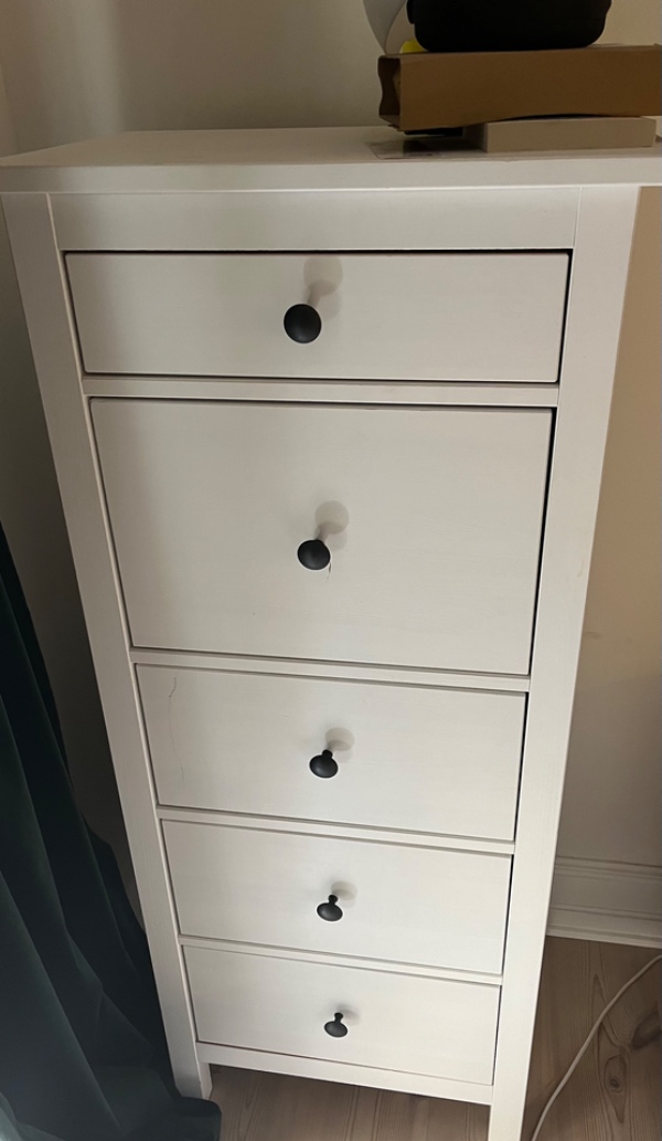 Bortskaffelse af møbler 3.sal og enkelt møbel på loftsrum