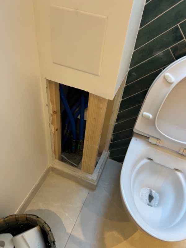 Opsætning af gips, spartling, filtning og maling.