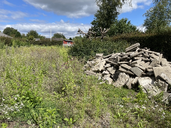 Fjerne beton fliser/kantsten fra kolonihave i ringsted.