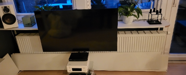 Vindueskarm + underhylde til DVD/CD