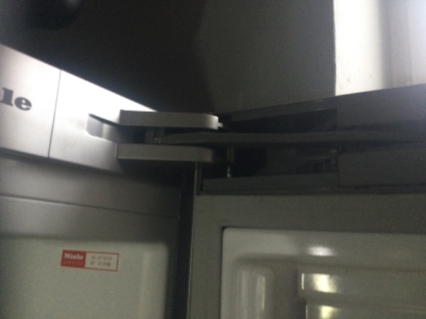 Min Mille køle-fryseskab kan i køle skab ikke lukkes