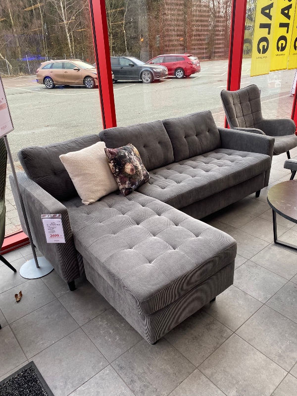 Samle Ikea møbler og hjørne sofa fra Daells bolighus.