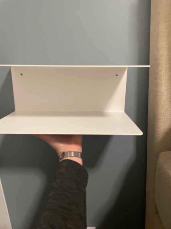 Ophængning af spejl og to små hylder