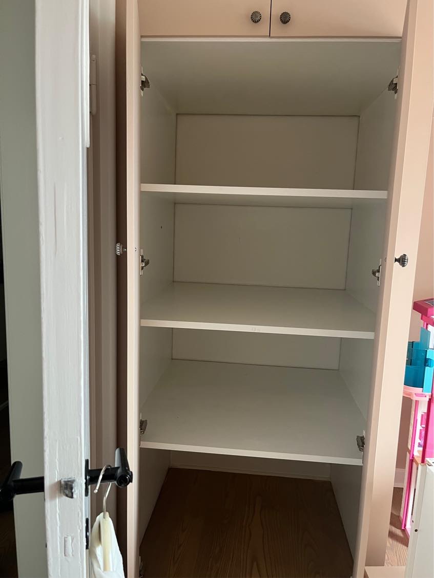 Nye hylder/bøjlestang til skab