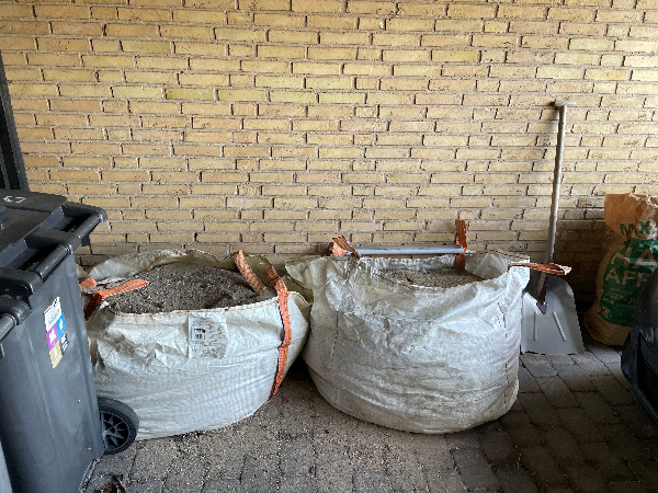 Afhentning af grus, 2 fyldte big-bags