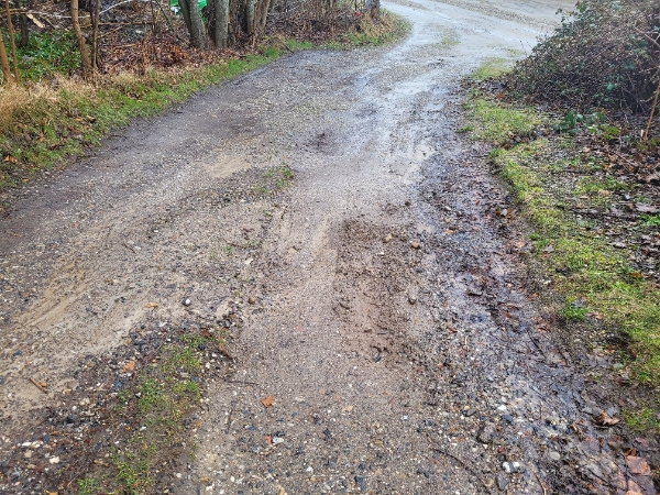 Reparation af grusvej, (bakke) som benyttes af biler