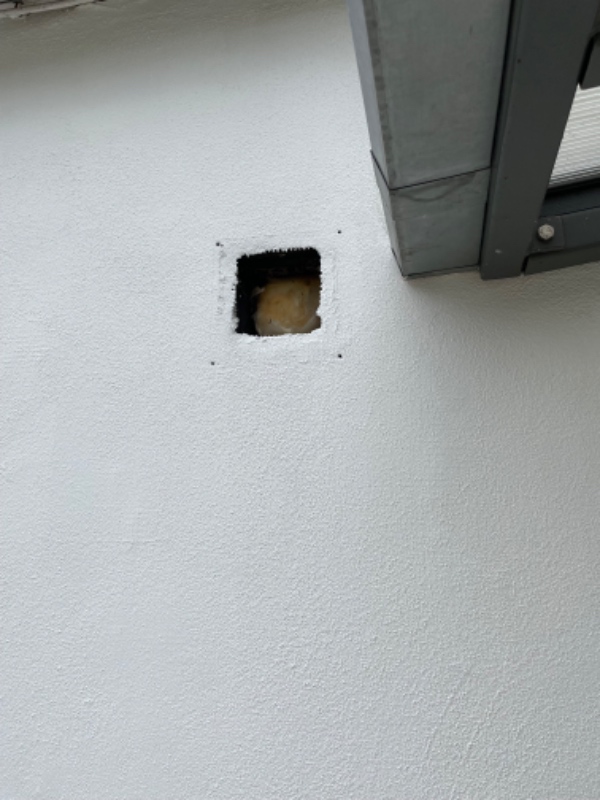 Fyldt huller i husmur ud