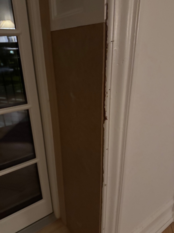 Male mdf gerigt hvor vindue er skiftet ud med altandør, derefter opsætte rullegardin og flytte møbler