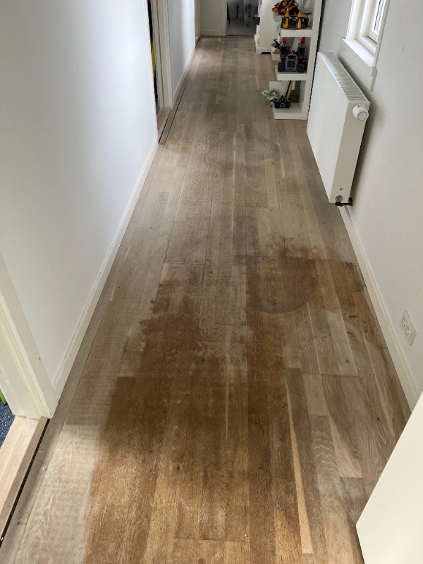 Finslibning og behandling af gulv