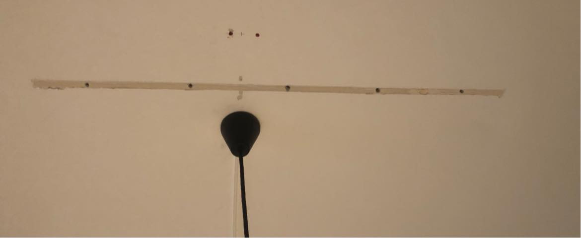 Maler opsætning af filt på blændet dør, lidt loftsmaling på steder som ikke rigtig vil bindes