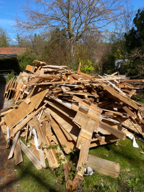 100 m2 trægulv og strøer kørsel på losseplads