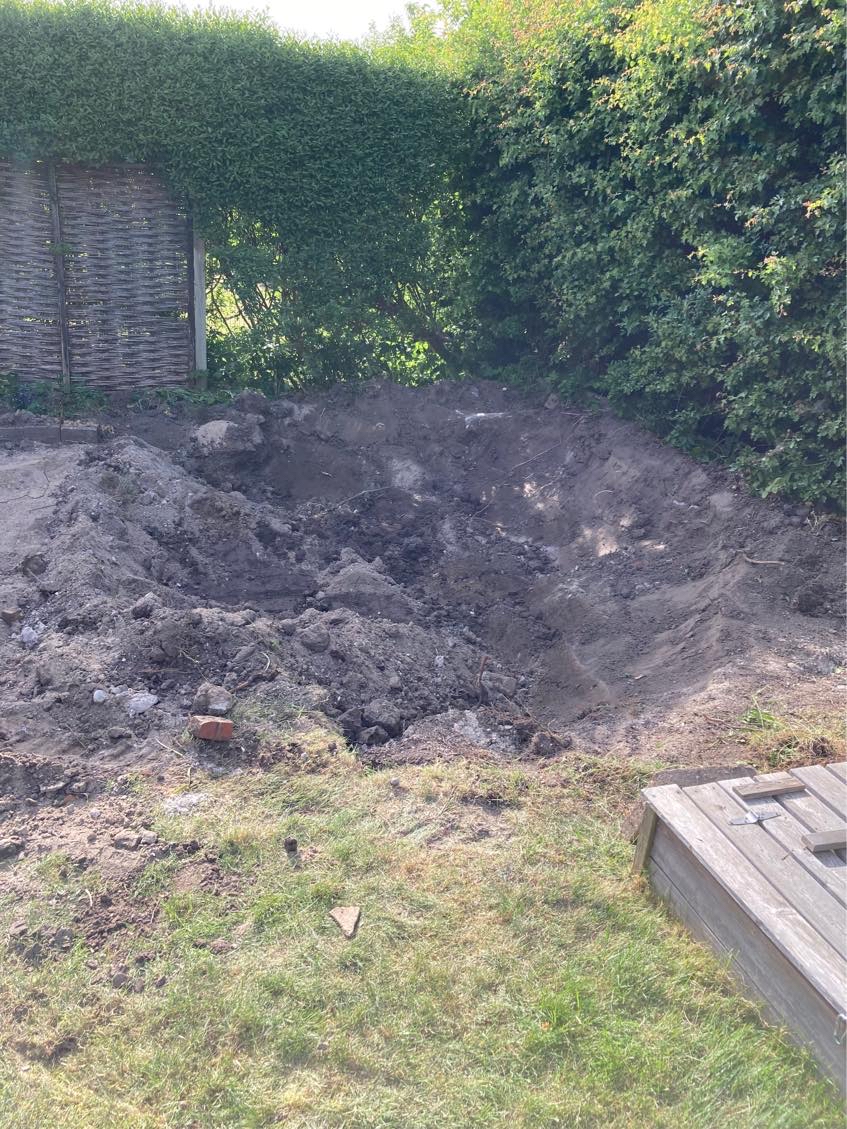 Færdiggøre hul til trampolin