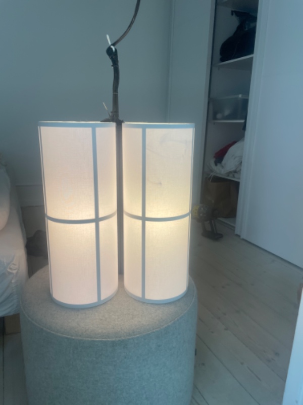 Sætte lampe op i loftet