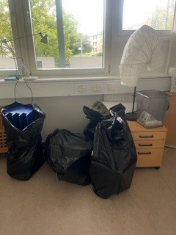 Flytning af møbler + div. sække til storskrald
