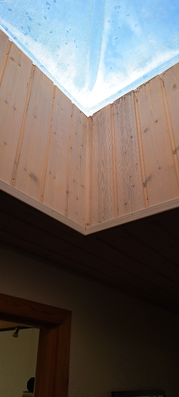 Et ovenlysvindue i mit buildup tag er utæt.