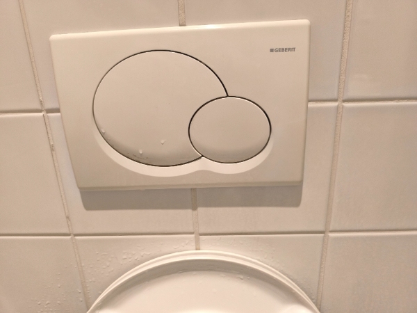 Reparation af køkkenhane, toilet, emhætte