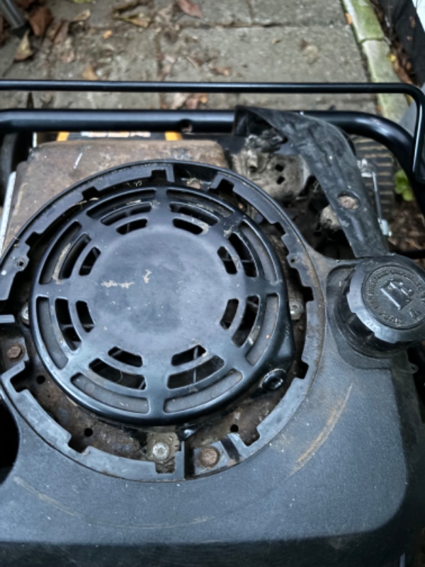 Udskiftning af startsnoren i plæneklipper