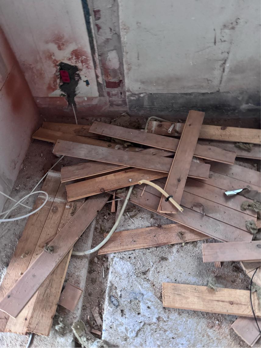 Fjerne loft, isolering og 5 m2 beton gulv.