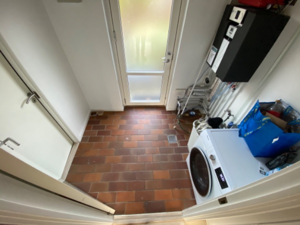 Lagt klinker og lagt flydespartel så jeg kan male med epoxy