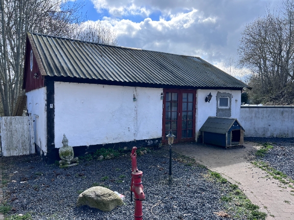 Hvitning af stråtækt gård