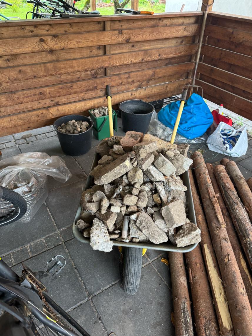 Bortførsel af terrassebrædder og materialer