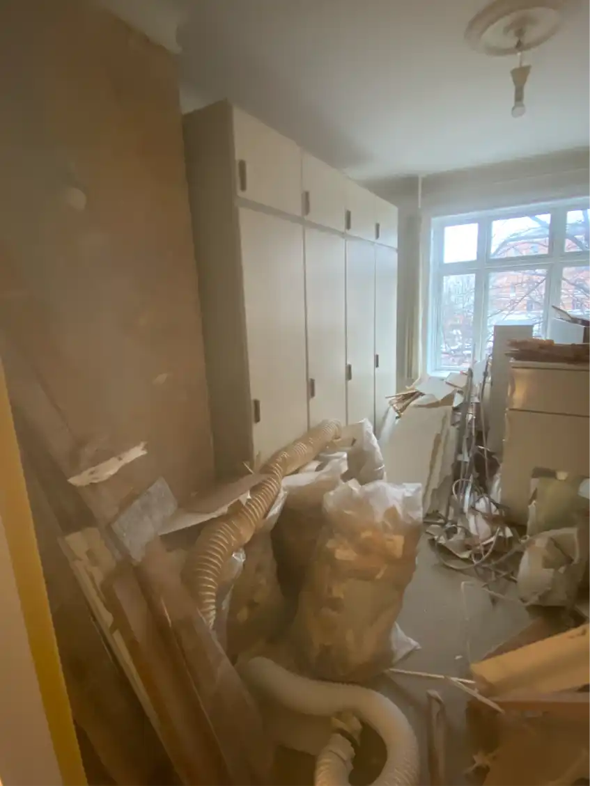 Bortkøsel af nedrivnings affald