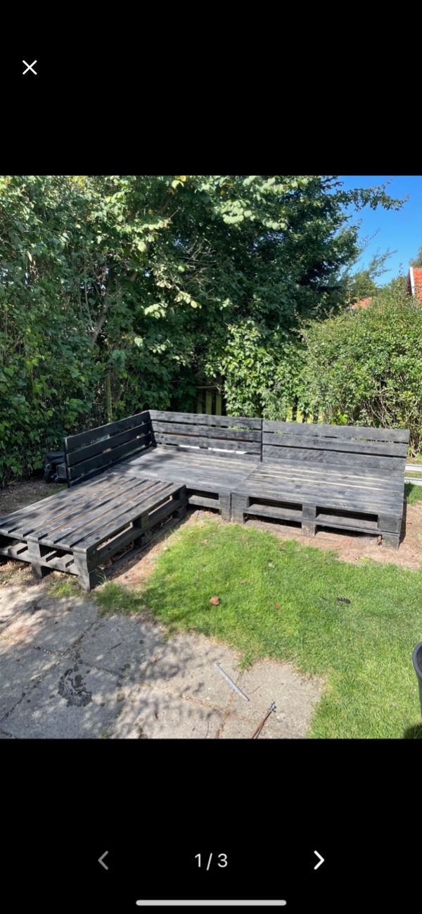 Afhentning og levering af stor pallesofa