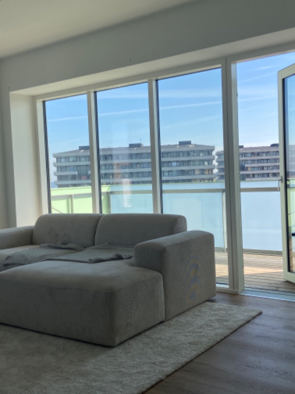 Ophæng af gardin og lamper