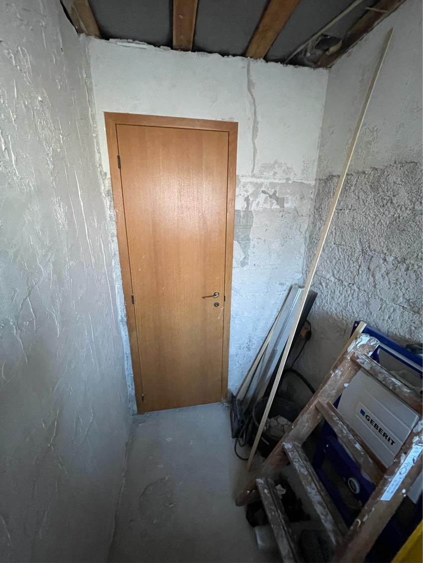 Pudsning af væg i badeværelse