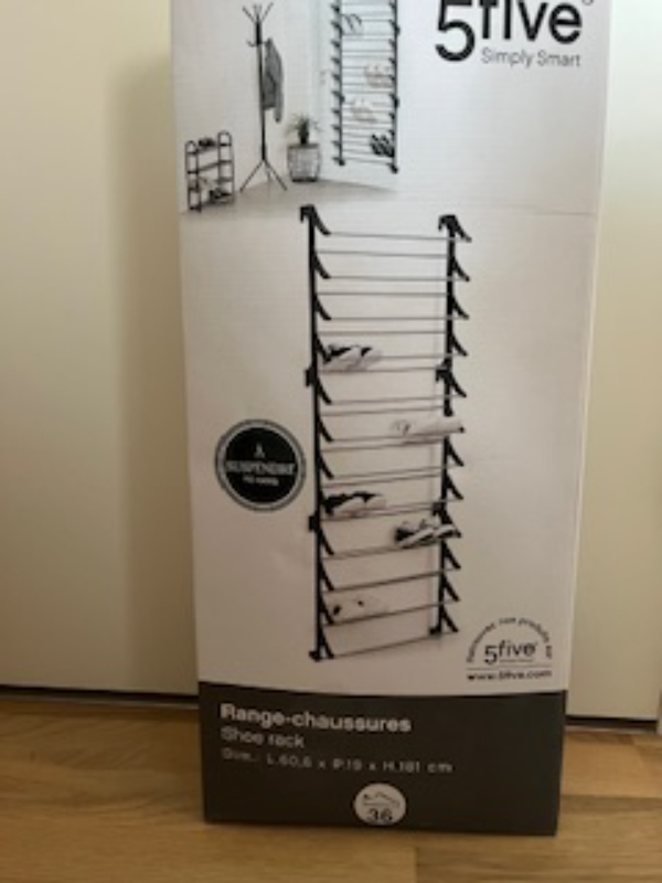 Samle enkel skoreol + bore 15 huller i væg