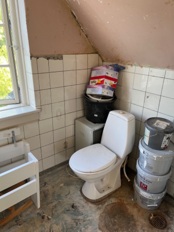 Nedrivning af badeværelse første sal