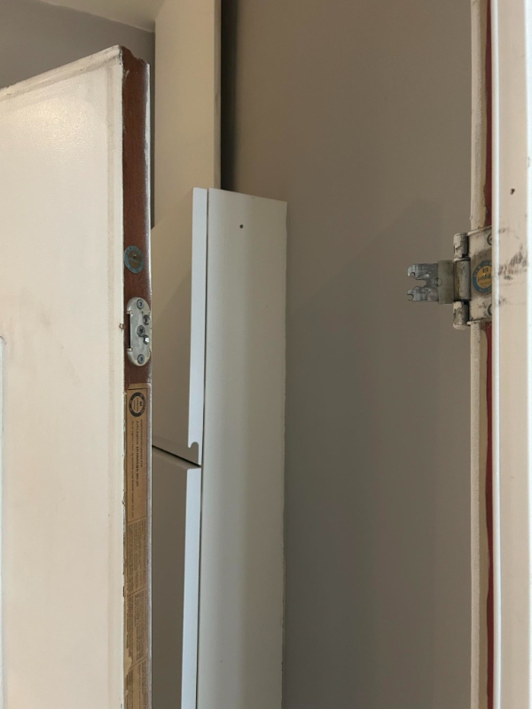 Montering af nyt dørhængsel