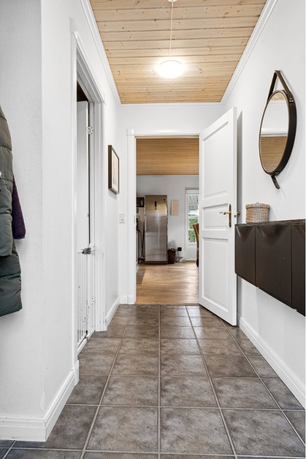 Male loft og væg i tomt hus, på 151kvm