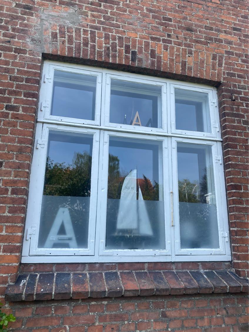 Male og kitte vinduer udvendigt