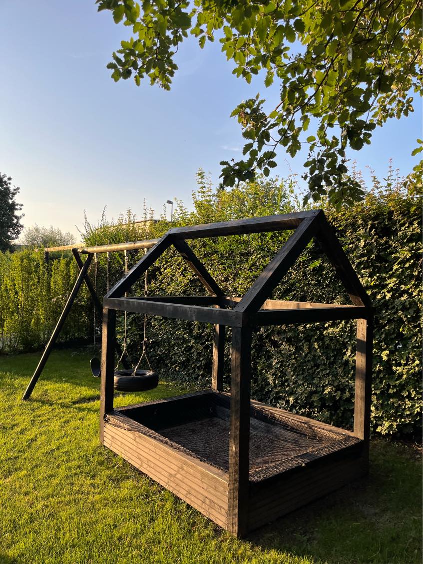 Klipning af hæk og græsplæne.