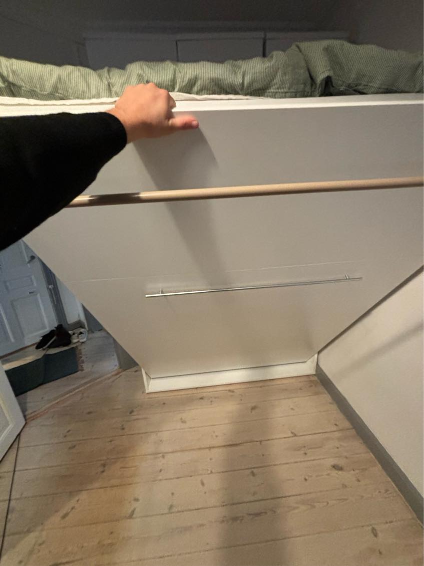 Nedmontering av seng og transport